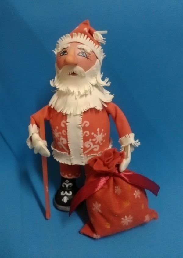 Новогодняя кукла Дед Мороз из фоамирана